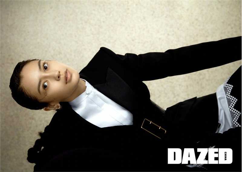 高清Angelababy运动风上衣搭配黑色马丁靴时尚集图册