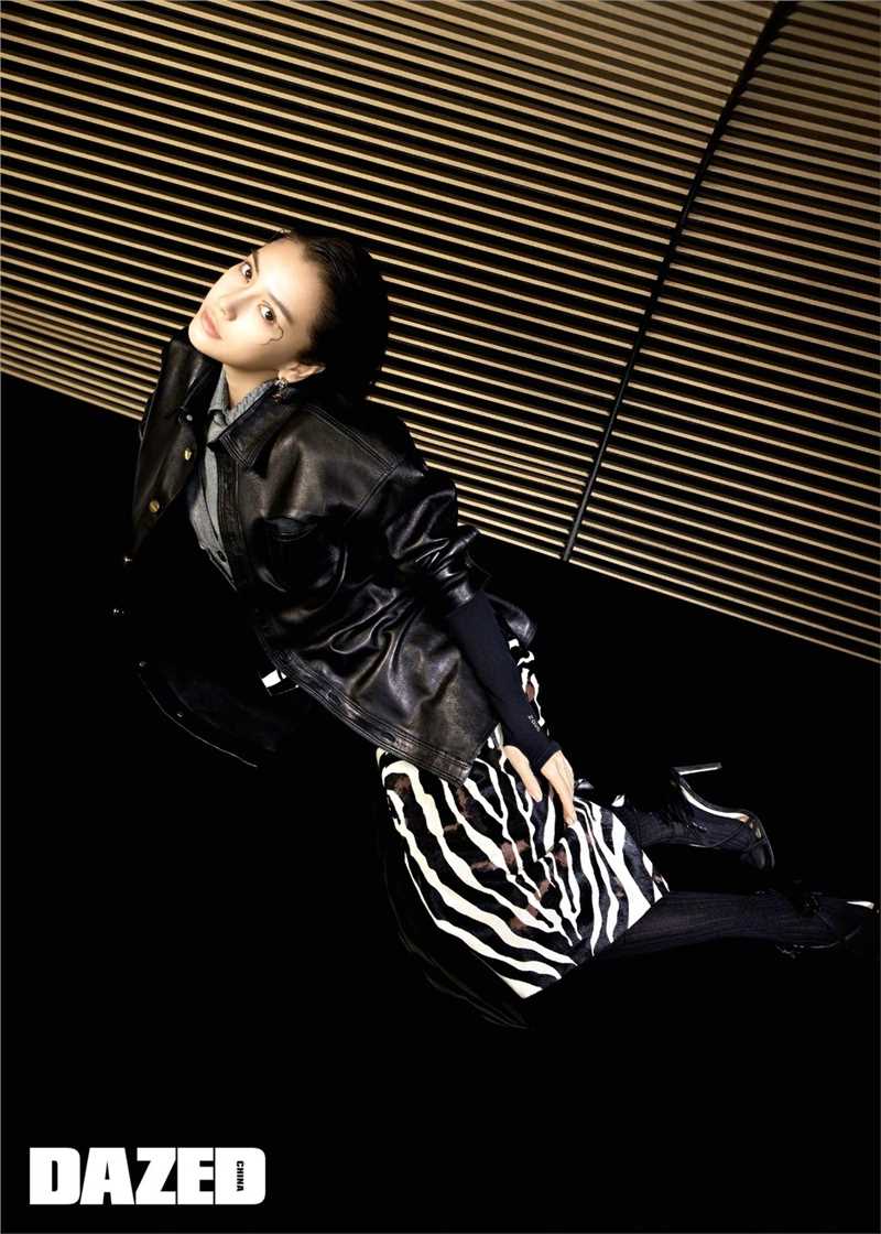 高清Angelababy运动风上衣搭配黑色马丁靴时尚集图册