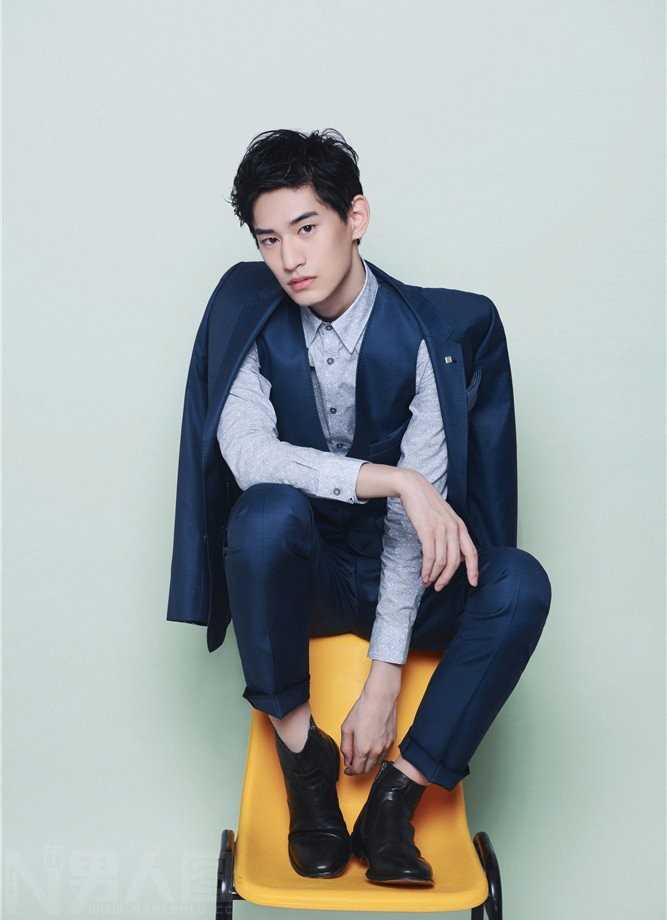 优质韩国90后男模特金泰焕《Easy》时尚杂志图片