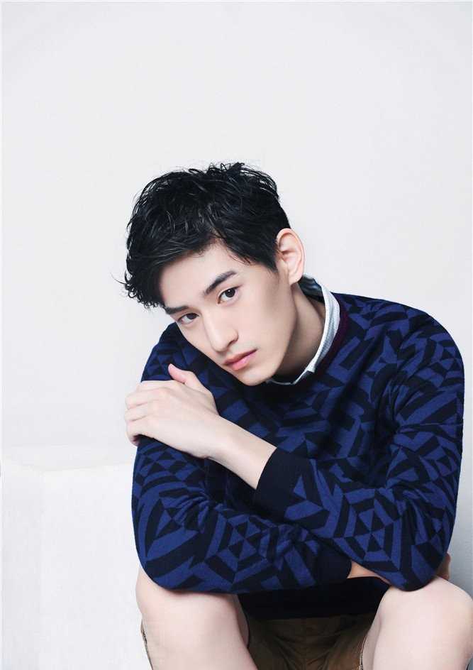 优质韩国90后男模特金泰焕《Easy》时尚杂志图片