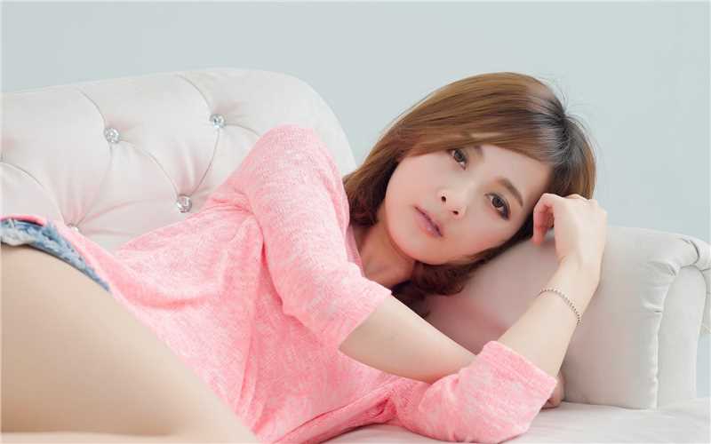 特别专辑金发女郎清纯靓丽沙发性感美女壁纸图片