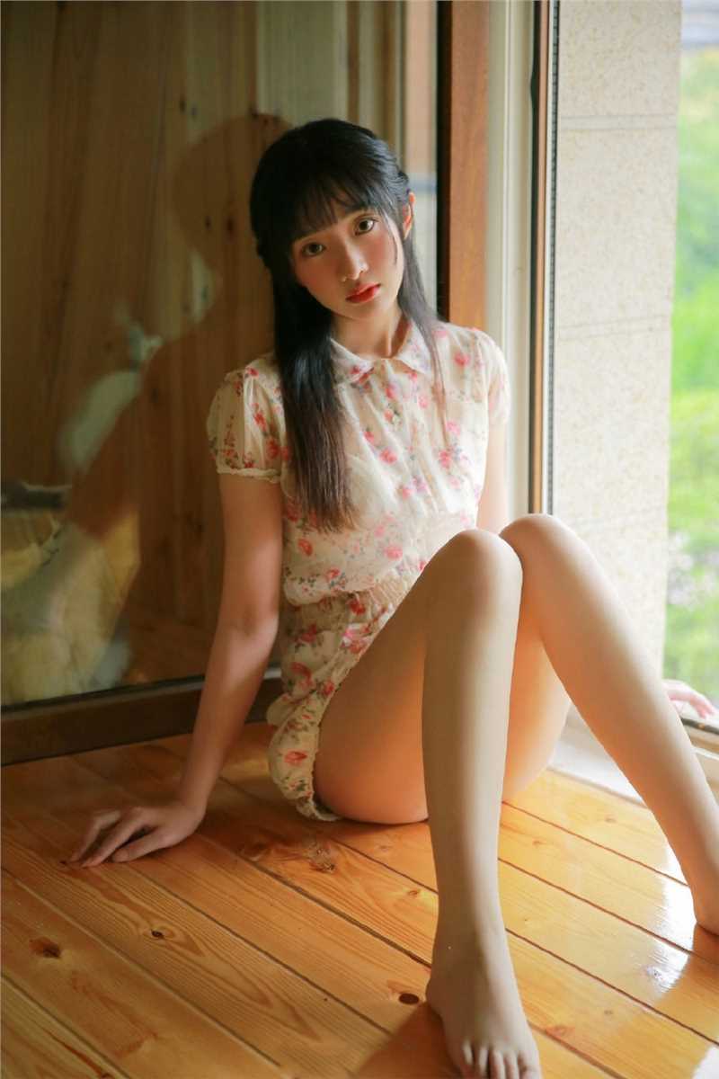 最全甜美瓜子脸女孩大长腿玉足私房相册