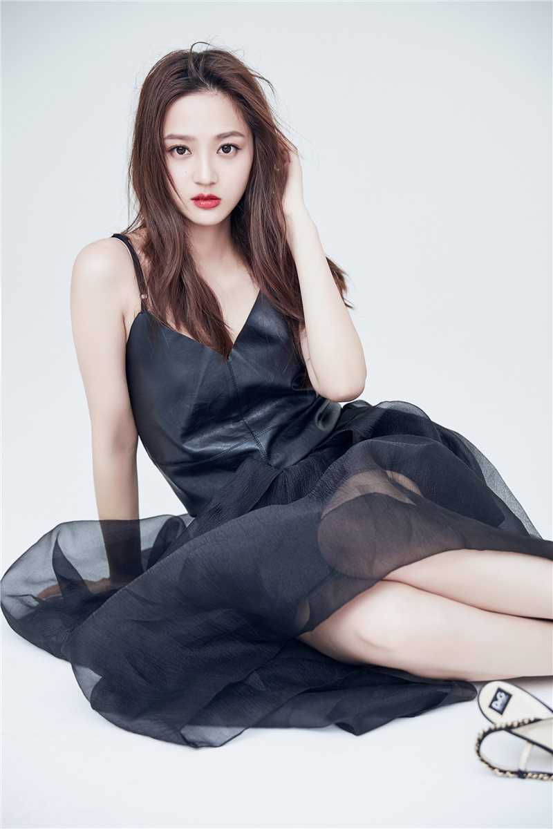 高清唐本黑色纱裙外搭吊带背心时尚洋气图集