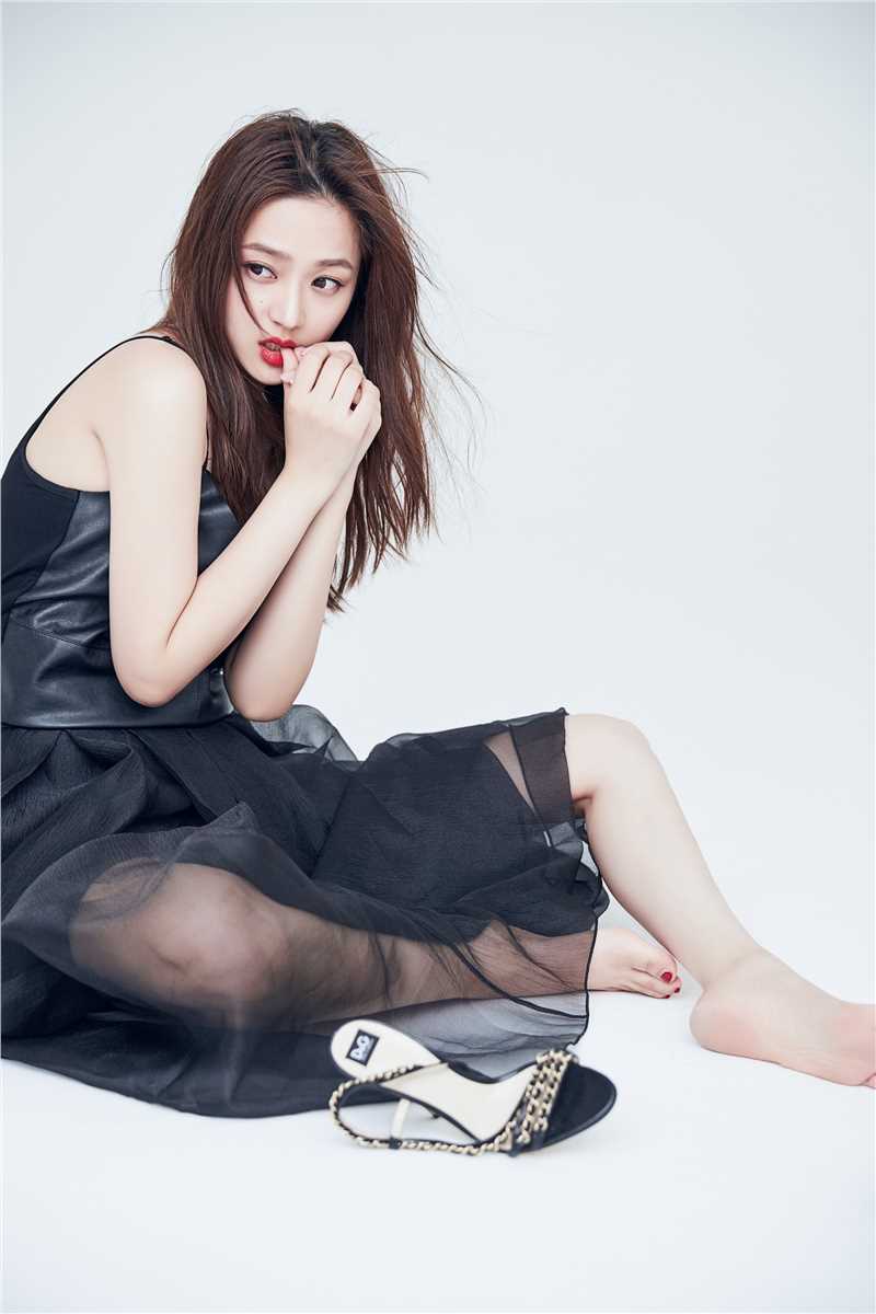 高清唐本黑色纱裙外搭吊带背心时尚洋气图集