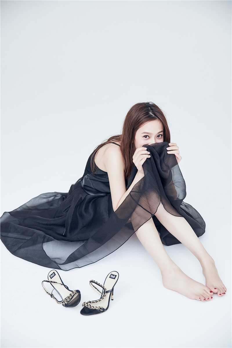 高清唐本黑色纱裙外搭吊带背心时尚洋气图集