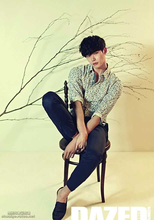 高清韩国帅哥李钟硕《Dazed》时尚杂志图集