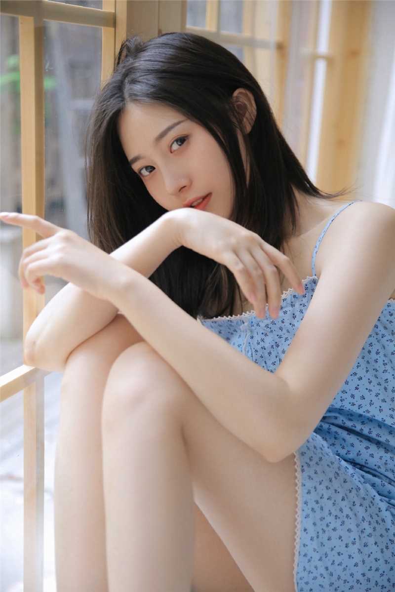 特别专辑清纯美女吊带睡裙室内个人