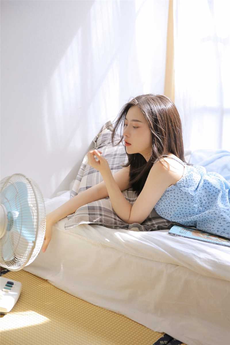 特别专辑清纯美女吊带睡裙室内个人