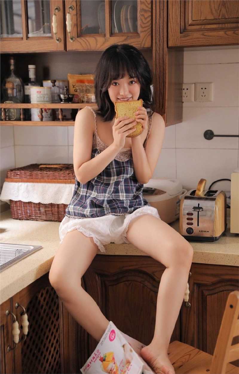 精选漂亮美女露齿甜笑清纯可人图册
