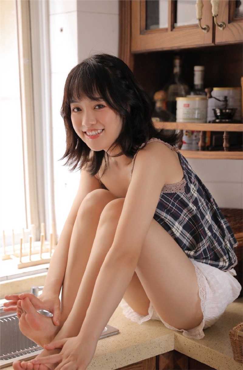 精选漂亮美女露齿甜笑清纯可人图册