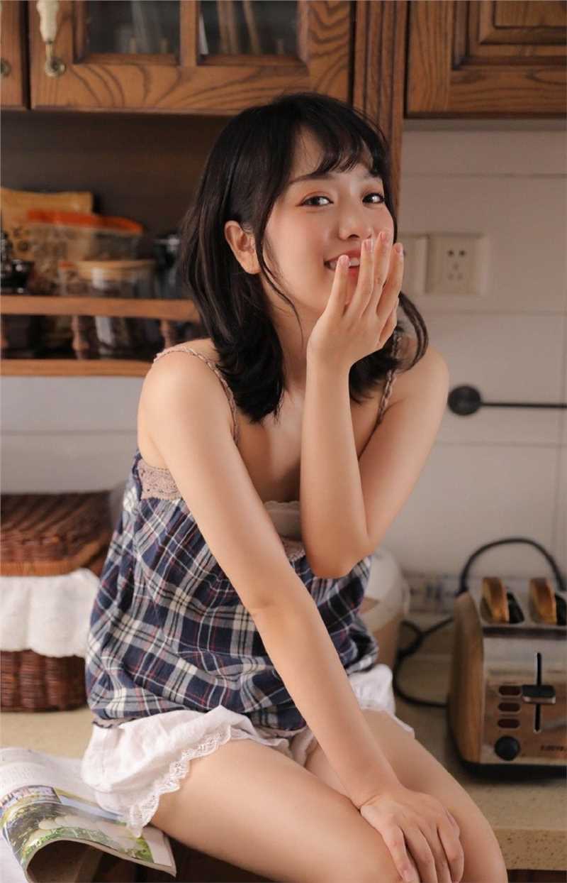 精选漂亮美女露齿甜笑清纯可人图册