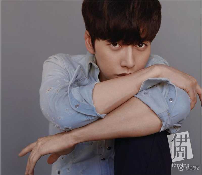 最新韩国男明星朴海镇《伊周》时尚杂志封面壁纸
