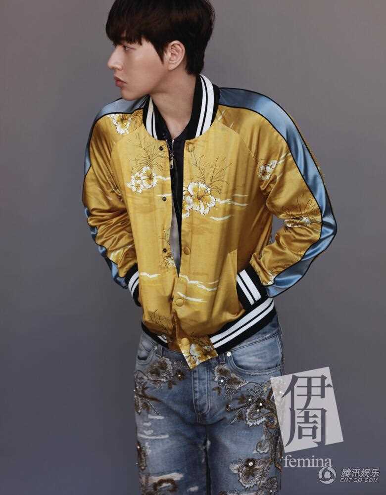 最新韩国男明星朴海镇《伊周》时尚杂志封面壁纸