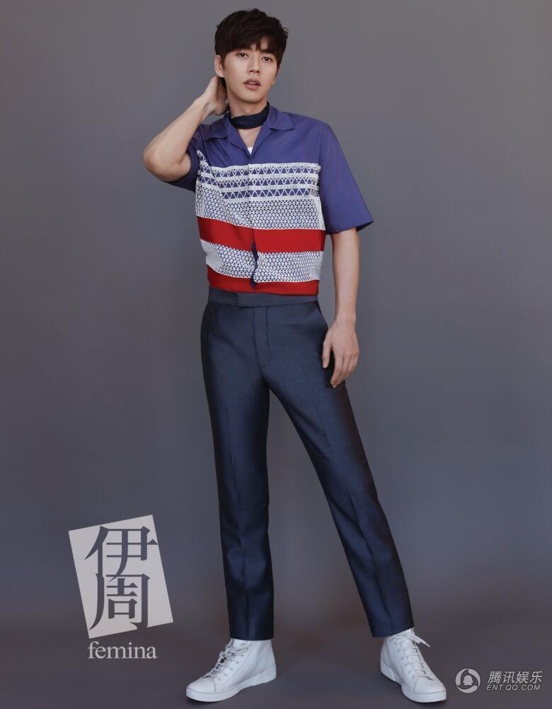 最新韩国男明星朴海镇《伊周》时尚杂志封面壁纸