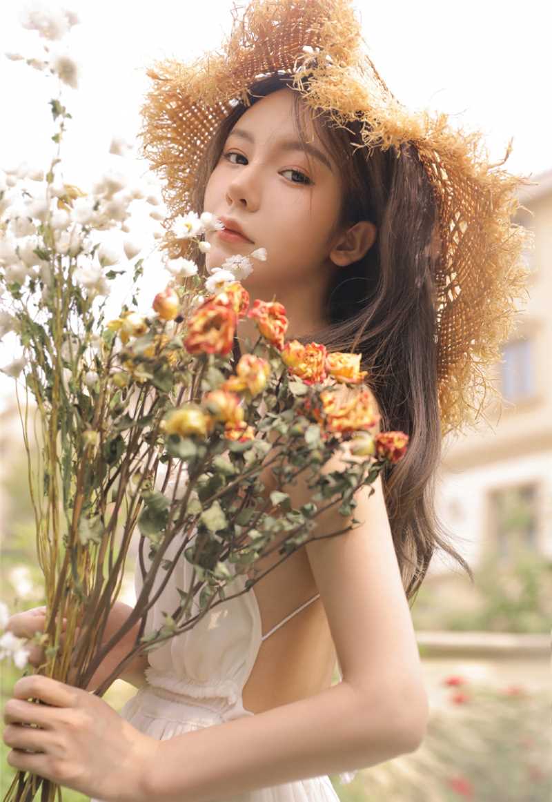 高清草帽美女低胸短裙性感美背图集