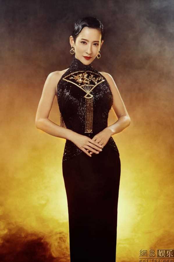 郭柯彤黑色绣珠旗袍尽显玲珑曲线