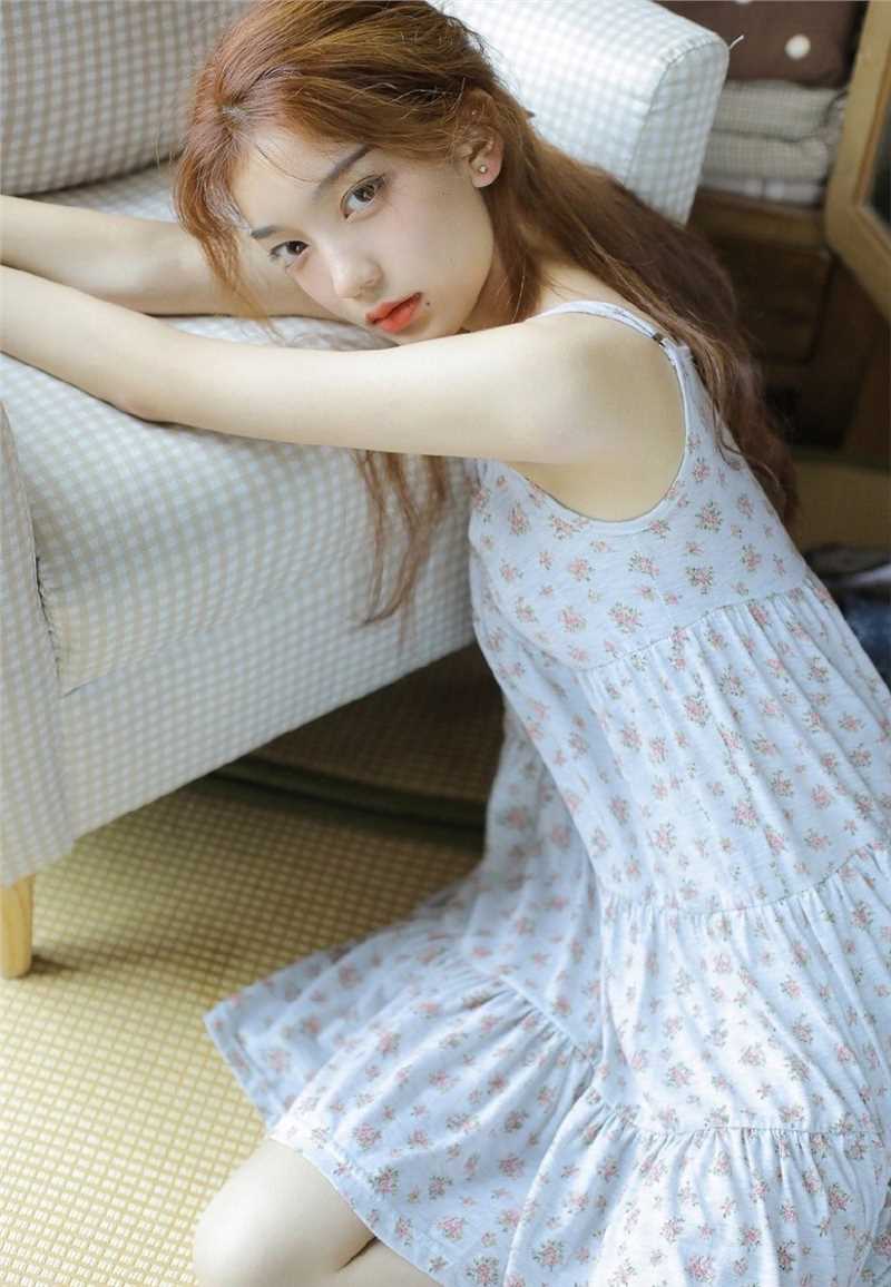 精选金发女郎吊带睡裙清纯动人图册