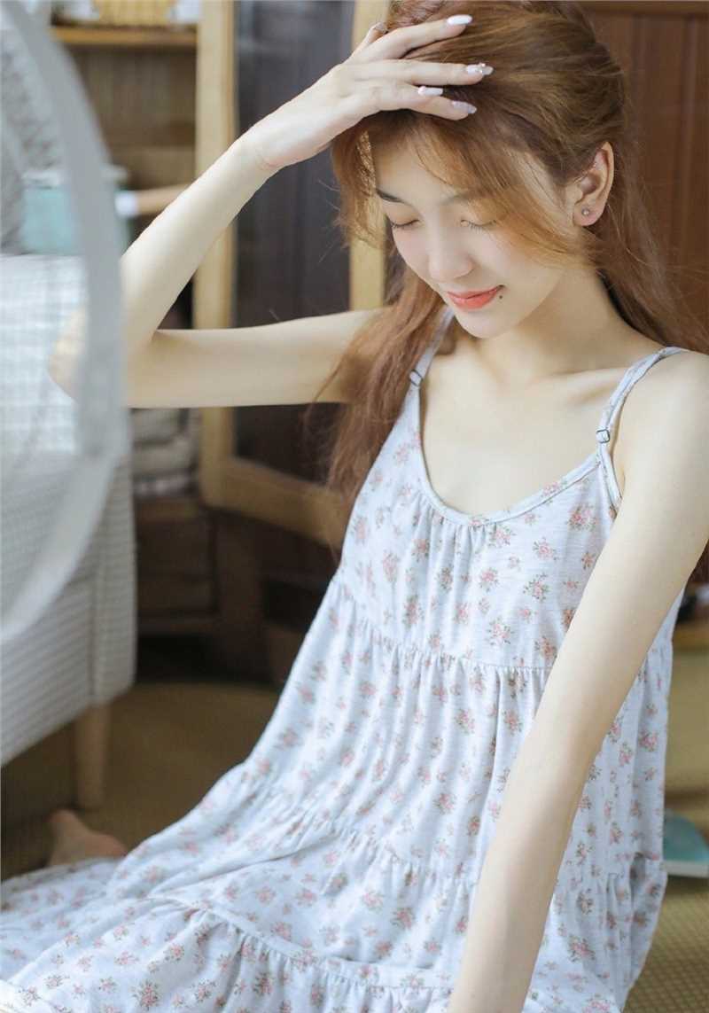 精选金发女郎吊带睡裙清纯动人图册