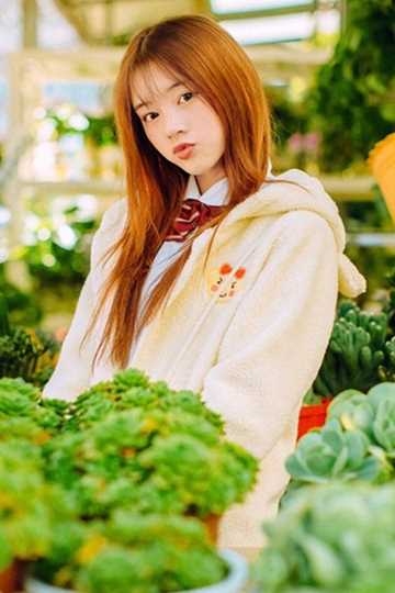 精选金发女郎吊带睡裙清纯动人图册