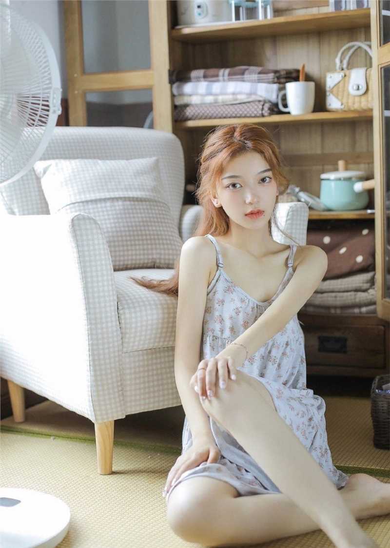 精选金发女郎吊带睡裙清纯动人图册