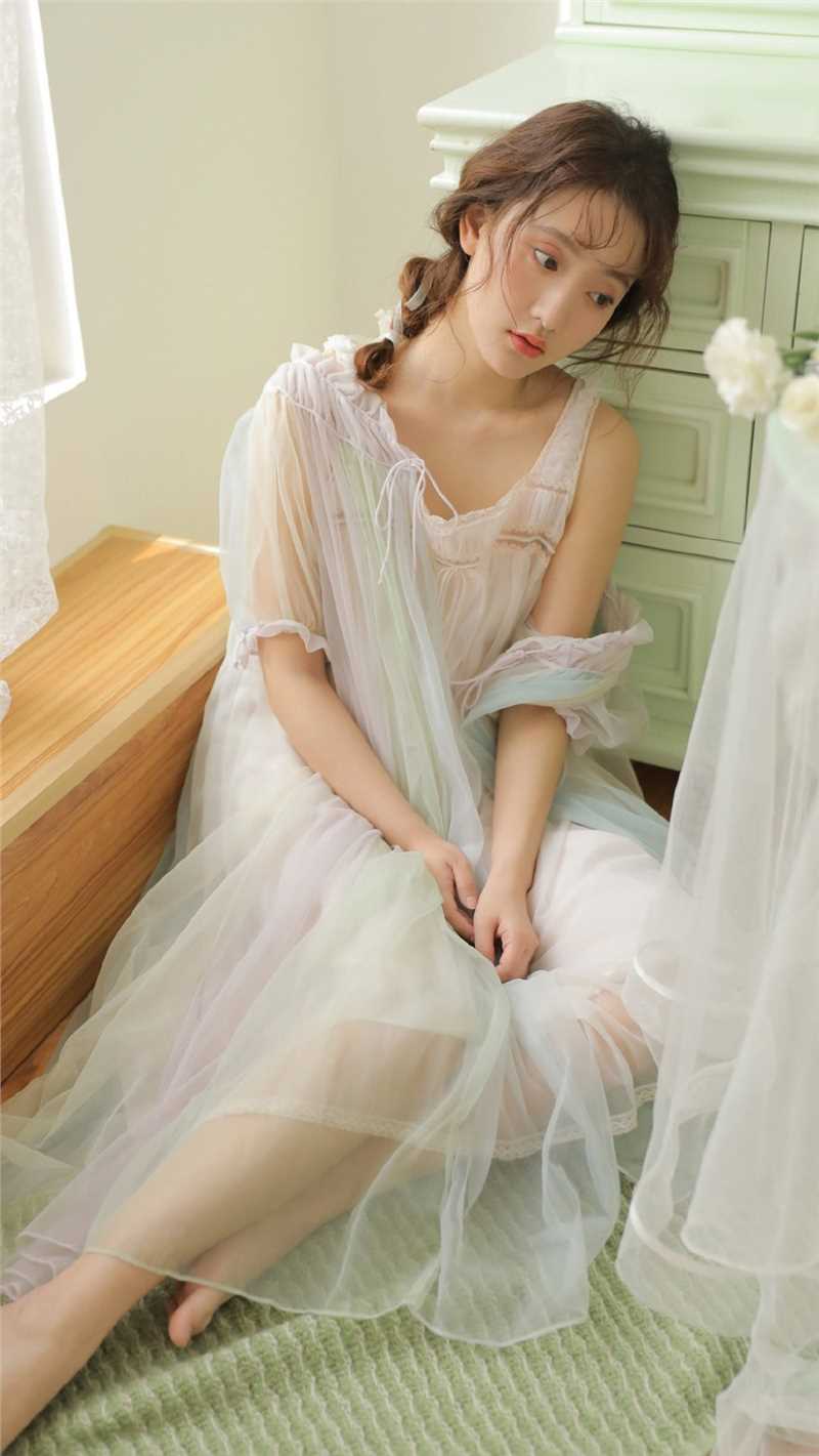 露肩蕾丝裙美女清纯图片