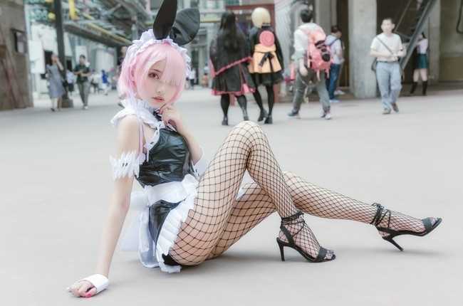 高清网红美女凰儿COS女仆服拉姆甜美图集