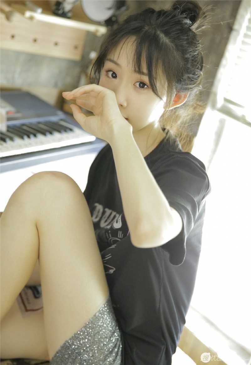 优质清纯丸子头皮肤美少女私房相册
