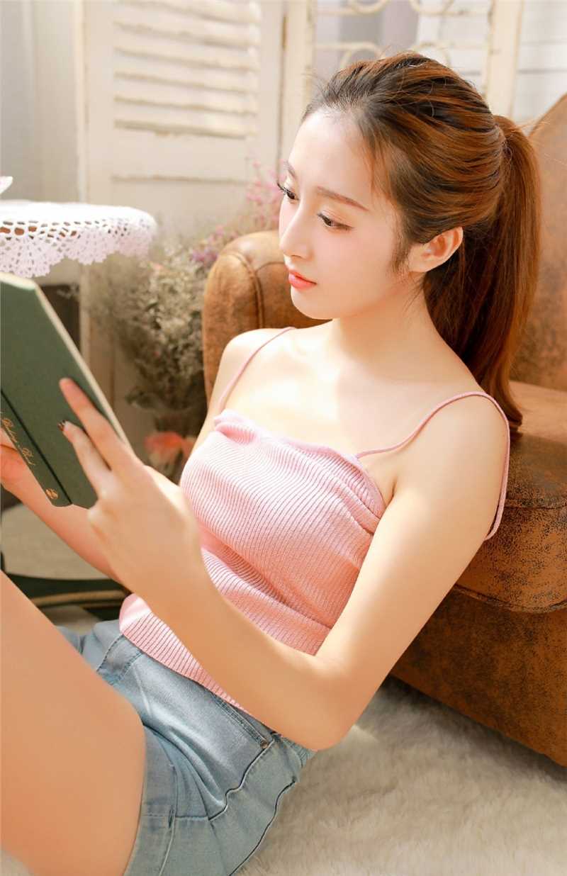 特别专辑大眼睛吊带美女身材居家图片