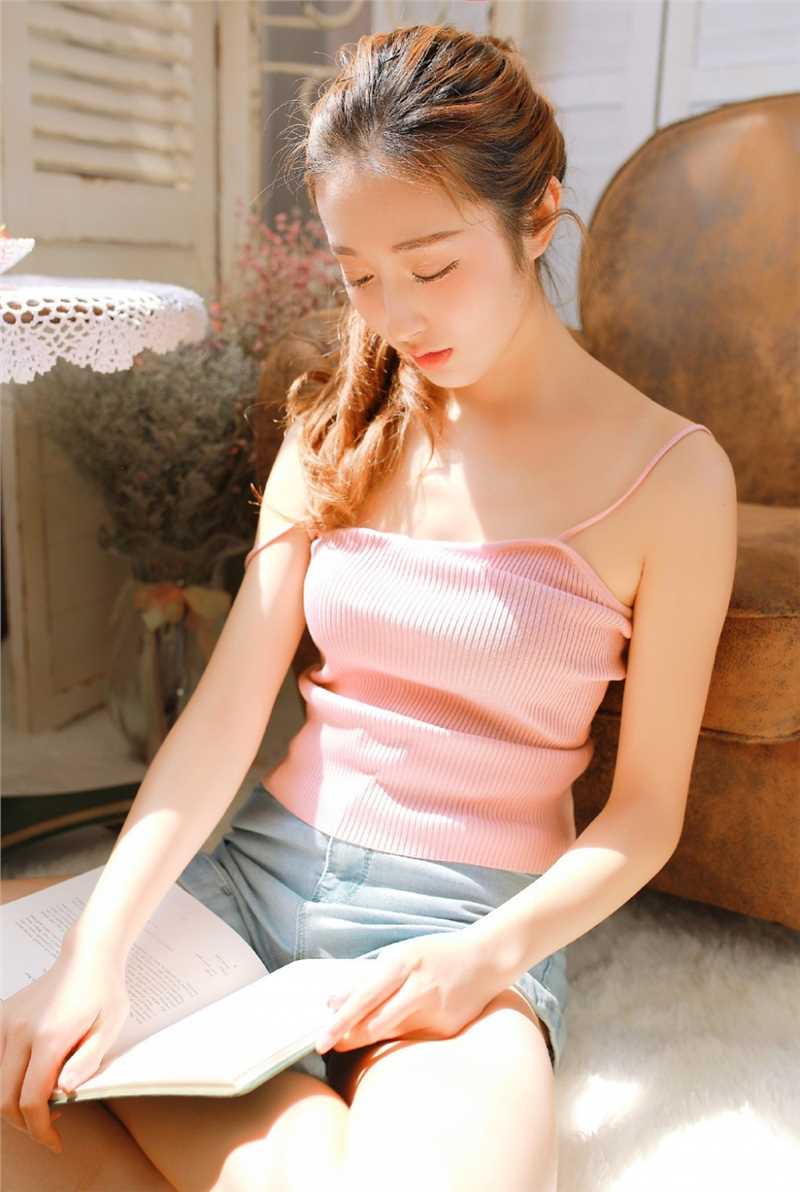特别专辑大眼睛吊带美女身材居家图片
