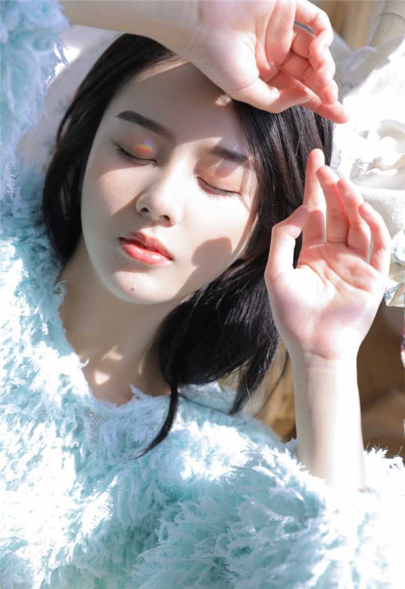 高清清纯养眼美人白皙诱人私房图集