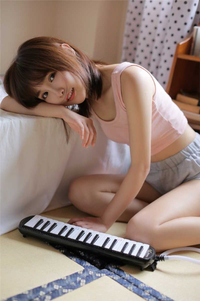 特别专辑粉红背心俏丽美女性感艺术照图片
