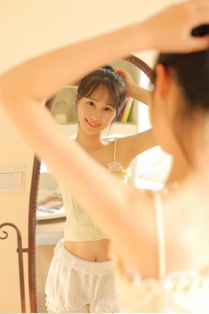 优质丸子头少女甜美笑容高挑身材相册