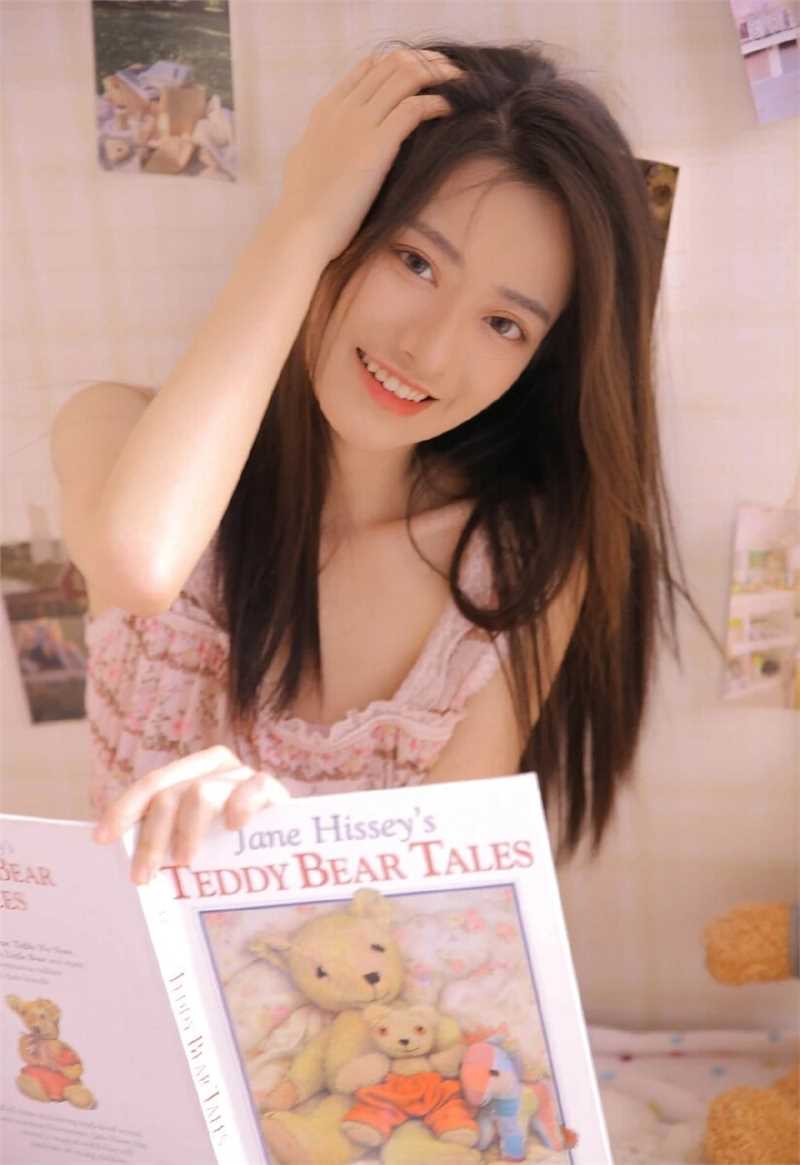 精选高颜值美女甜美笑靥艺术图册