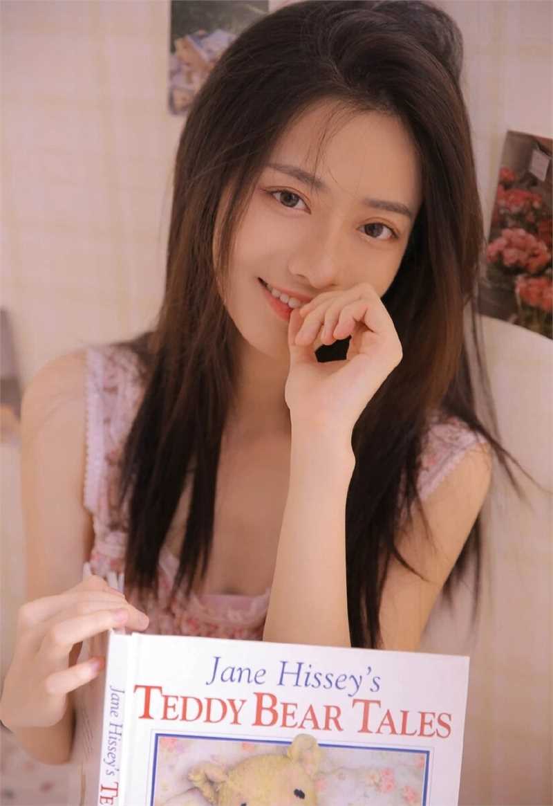 精选高颜值美女甜美笑靥艺术图册