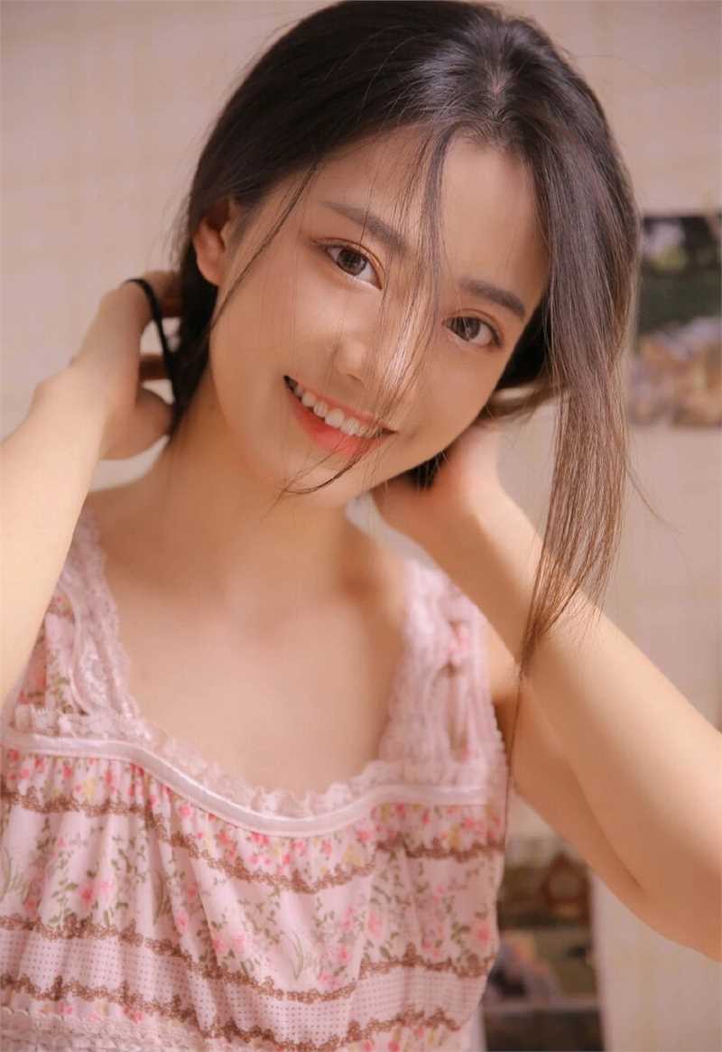 精选高颜值美女甜美笑靥艺术图册