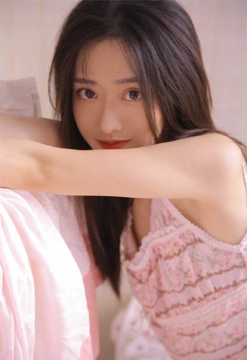 精选高颜值美女甜美笑靥艺术图册