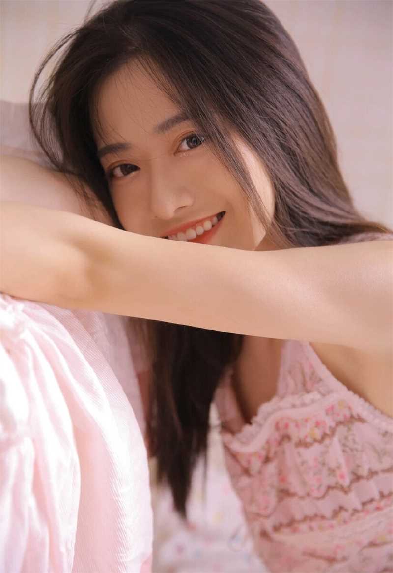精选高颜值美女甜美笑靥艺术图册