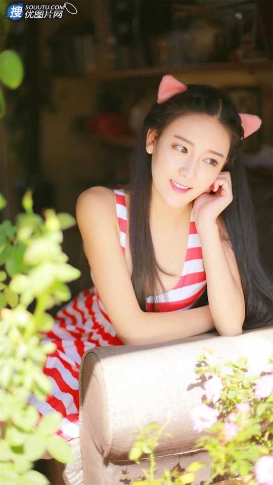 特别专辑性感美女李喆高颜值户外写着照片图片