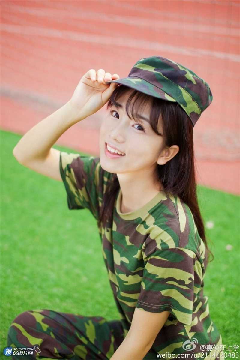 精选清纯美女军训俏皮可爱照片图册