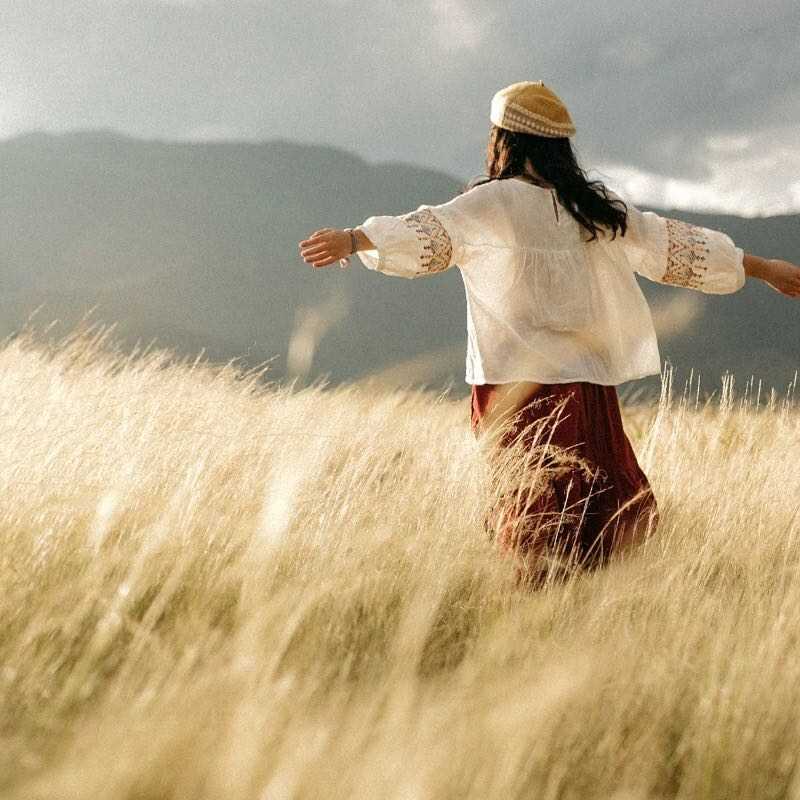 精选草原配美女风景美照图片大全图册