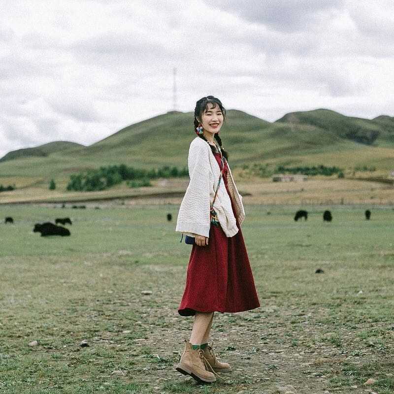 精选草原配美女风景美照图片大全图册