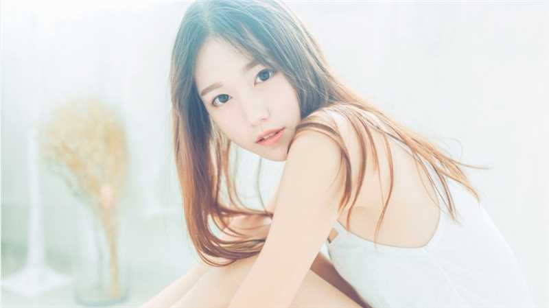 最新吊带背心校园清纯美女没有穿内衣性感图片壁纸