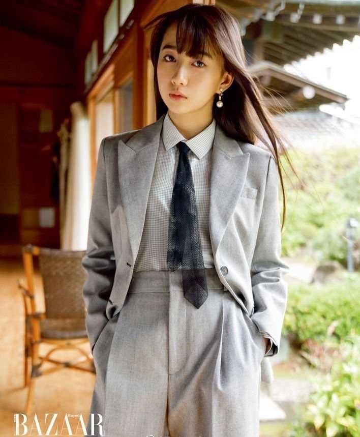特别专辑日本美女木村心美时尚微露酥胸复古集