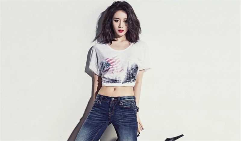 特别专辑韩国女团T-ara朴智妍性感撩人小蛮腰红唇图片