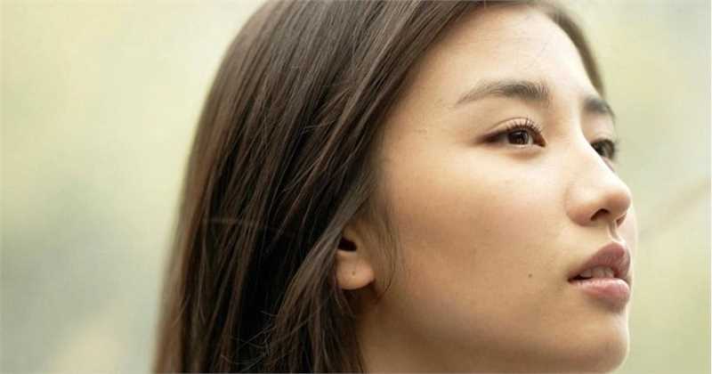 韩国美女演员朴河宣挂脖露背礼服性感