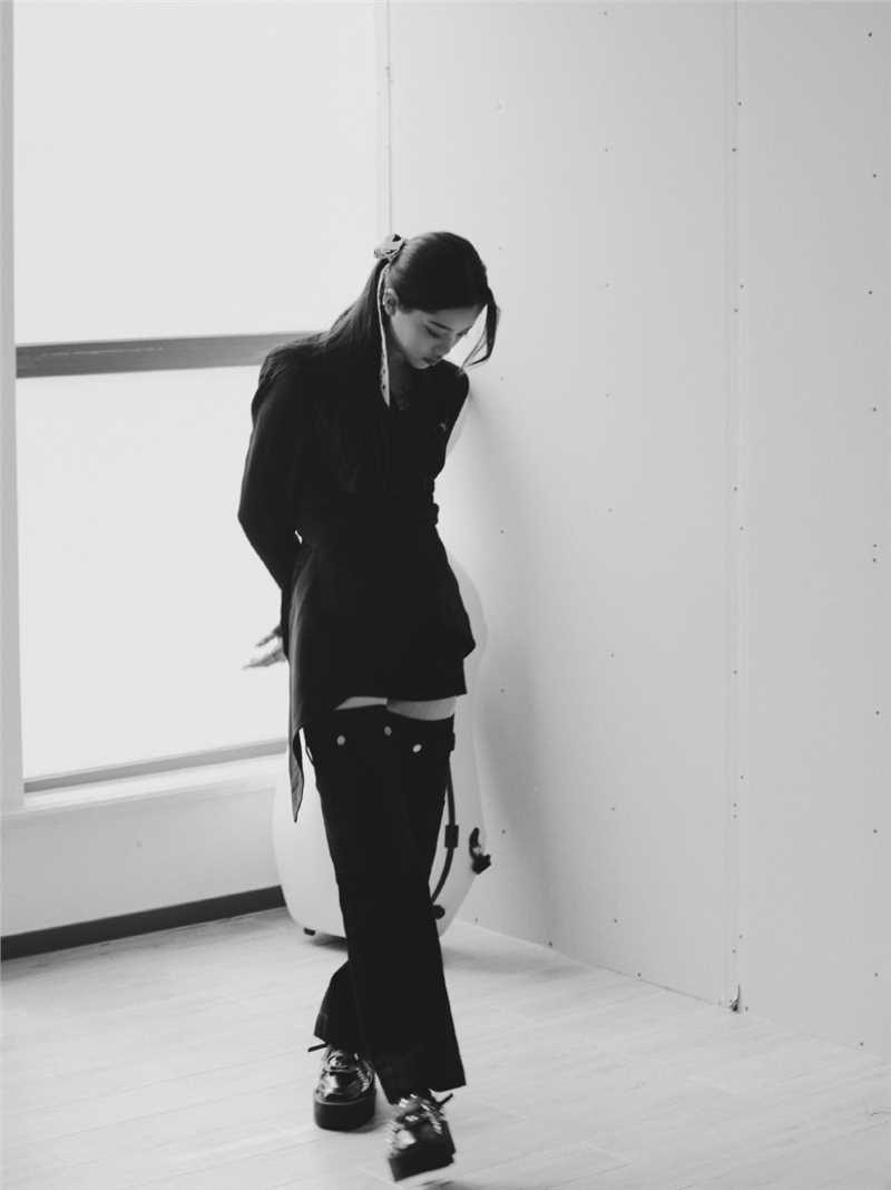 最全甜酷女孩欧阳娜娜时尚有范穿搭黑白相册