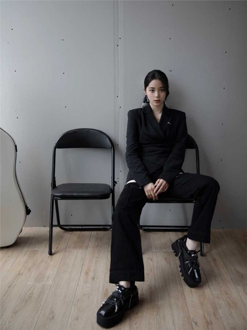 最全甜酷女孩欧阳娜娜时尚有范穿搭黑白相册