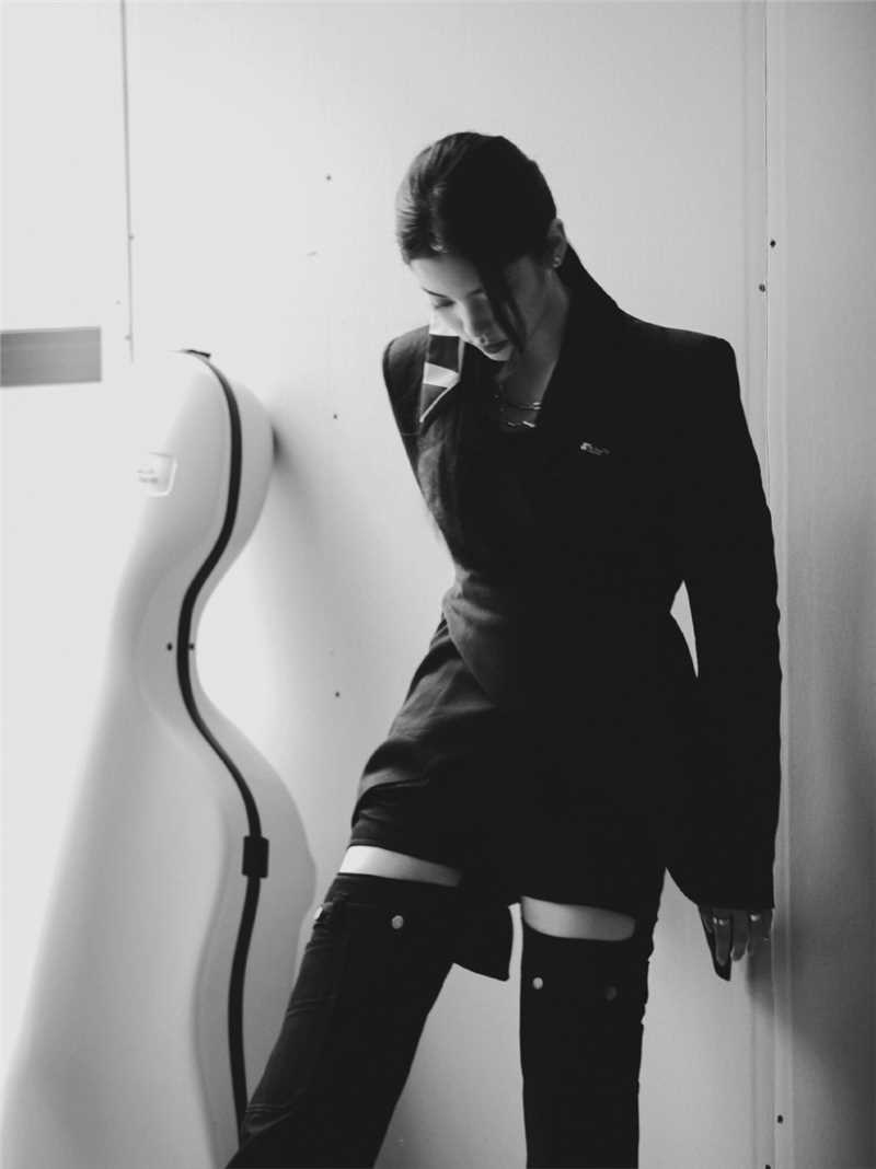 最全甜酷女孩欧阳娜娜时尚有范穿搭黑白相册