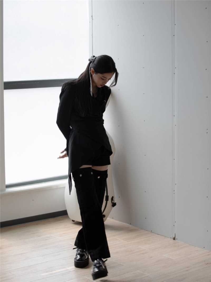 最全甜酷女孩欧阳娜娜时尚有范穿搭黑白相册