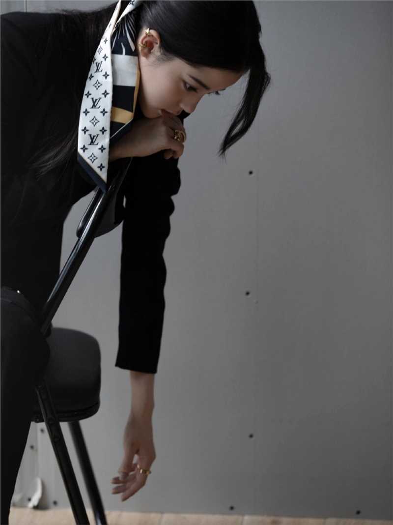 最全甜酷女孩欧阳娜娜时尚有范穿搭黑白相册